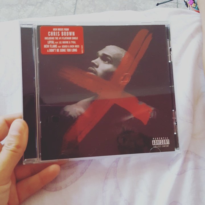ElenaGuOfficial's tweet photo. #2YearsOfX @chrisbrown I Love my fav SINGER!! β€β€ππ₯ #TEAMBREEZY https://t.co/nvu0RKd7kB