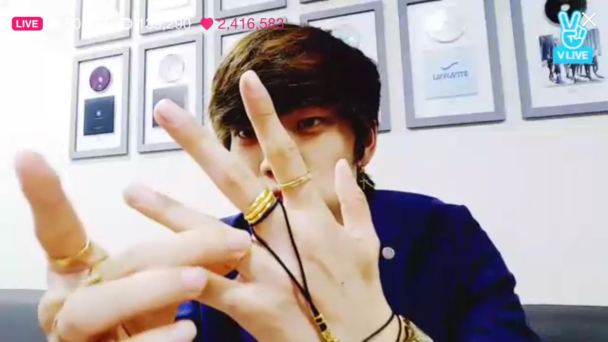 JeremieSoliman's tweet photo. [CAPS/LIVE] 160917 INFINITE V App Channel: D-2 come in come in ~.~ Jang Woo Dong Broadcast ㅋ https://t.co/9yucMLJPVd https://t.co/FhJmmJbbpd
