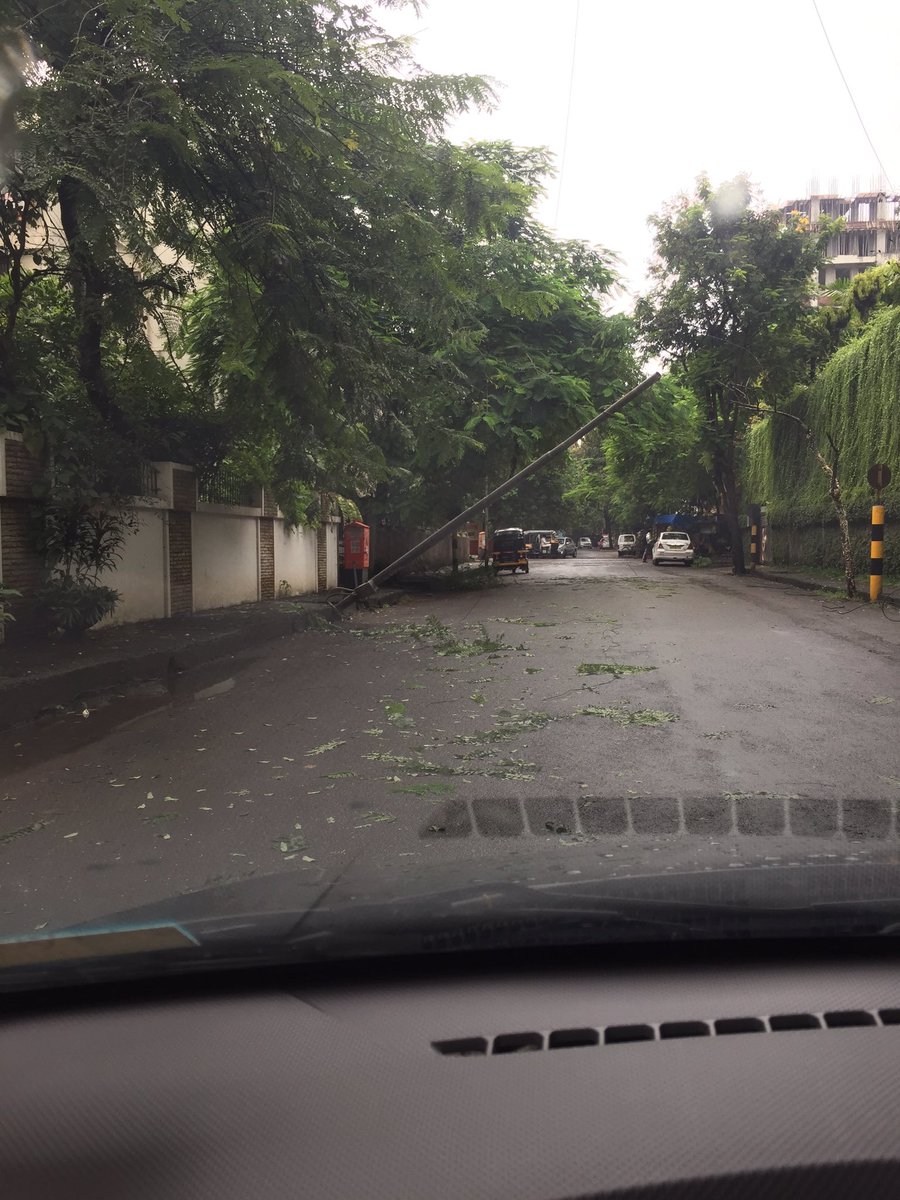 aditya765's tweet photo. @CPMumbaiPolice @ShelarAshish @14th road Sarojini  santacruz west since 2pm what is this sir https://t.co/SntQ8oJuaV