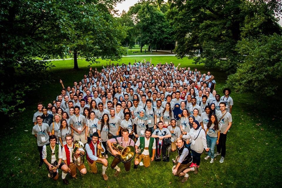 Mballest1's tweet photo. Memorable el #R8SYP al que asistí en Regensburg. Jóvenes profesionales y estudiantes de ingeniería de medio mundo https://t.co/NFwSxn3UVa
