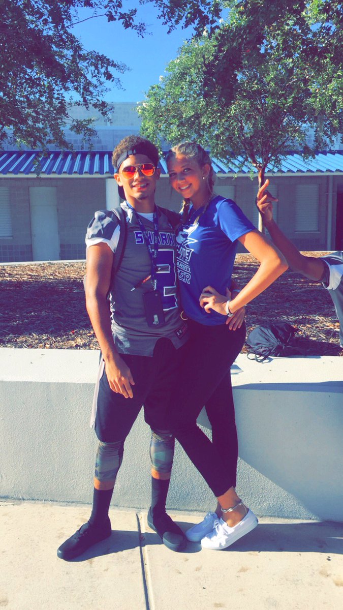 brookemarotta's tweet photo. #Clotewayornoway ⚪️🔵 https://t.co/aVKJ93fokx