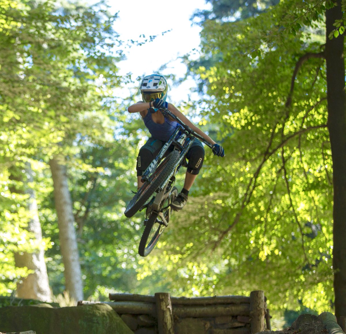 AbbyHogie's tweet photo. Always hit the jumps :P
#uberbikecomponents #propainbikes #pangolinracing #fiftyfifty #downhillgirl https://t.co/VP5iyKtId7
