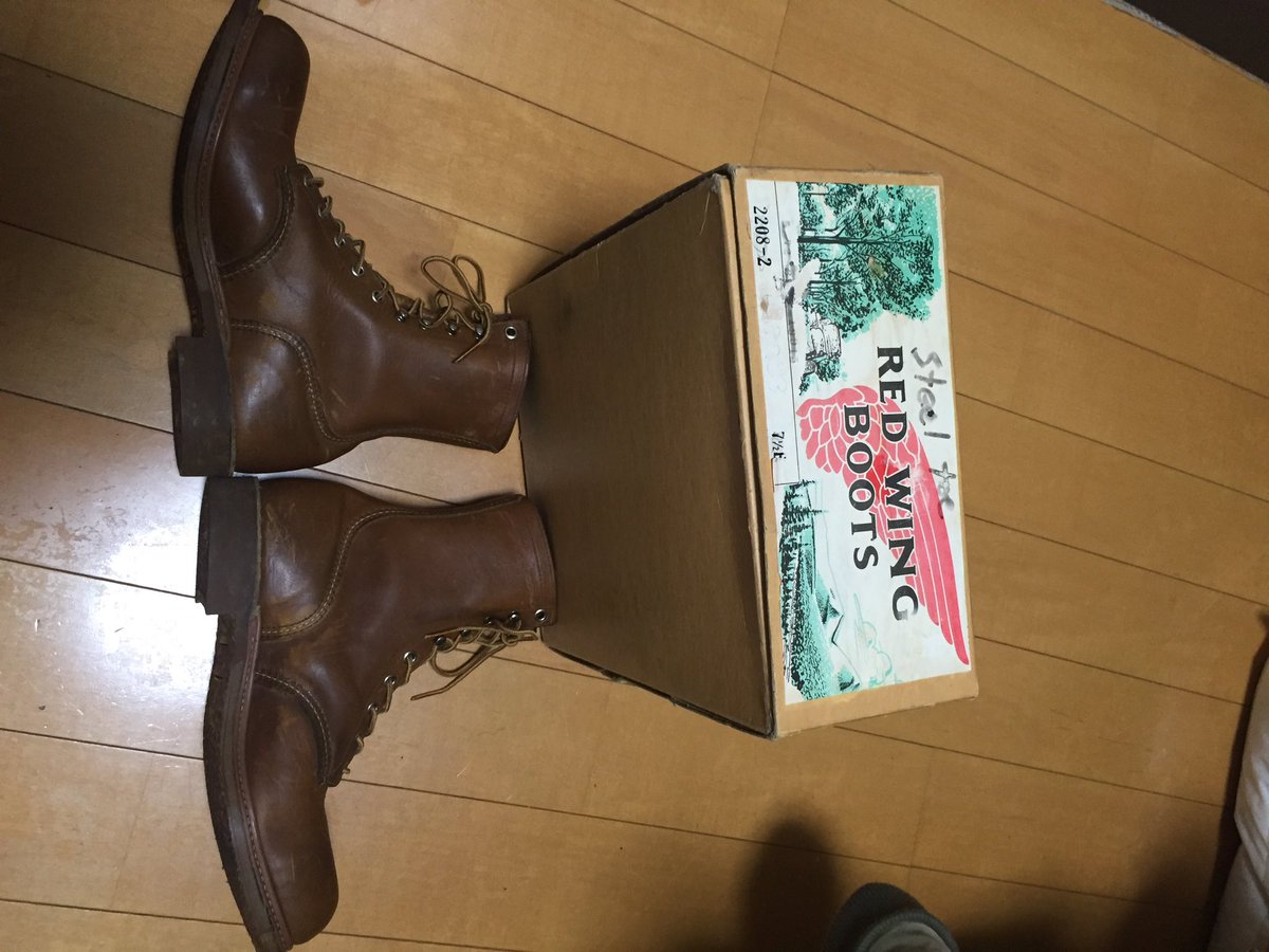 kych1108's tweet photo. 独立開業して10周年記念に自分に対するご褒美に購入しました。
レッドウイング#2208
1972年製で若干自分より若いけどヴィンテージ物にしてはかなり状態のいいものです。
これでブーツは打ち止め？です。あとは、エイジングケアのみ。 https://t.co/B9J84U9Kzi