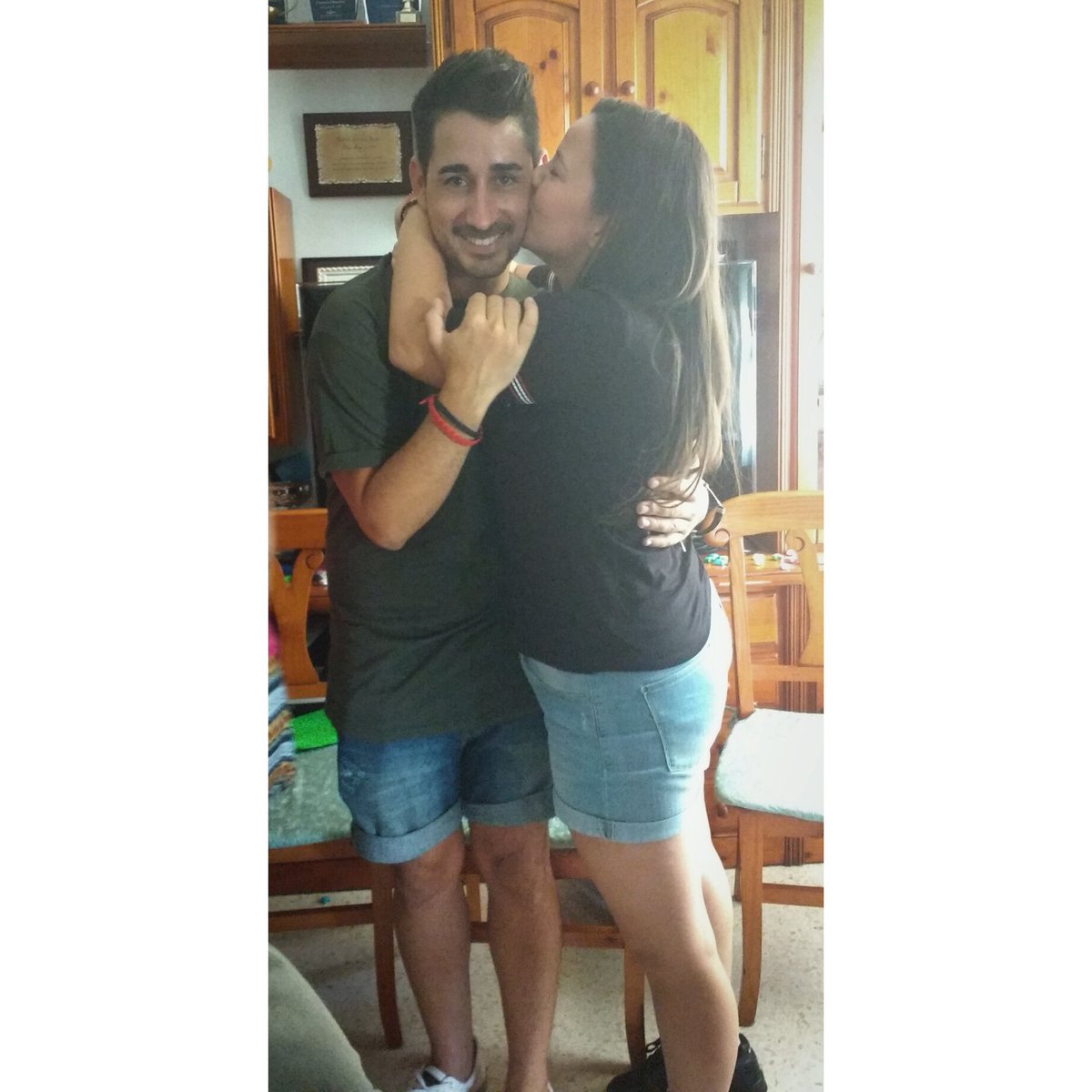 aniitape's tweet photo. Ei Penco ¿ Y si te como a besos? @DavidMeik  #Anipe https://t.co/G1Kfrq7wnr