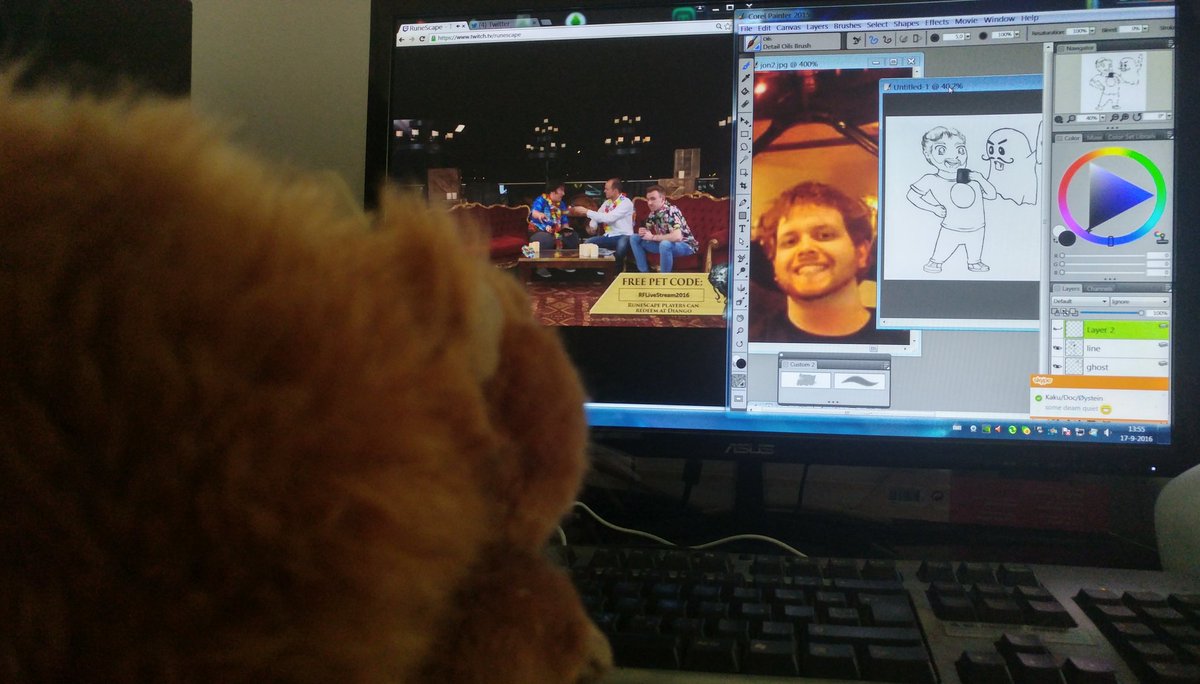 Sybrinix's tweet photo. Watching stream while making a surprise for one of the people behind the scenes of #runefest2016 #rfstreamselfie https://t.co/E4wVEmNFvi