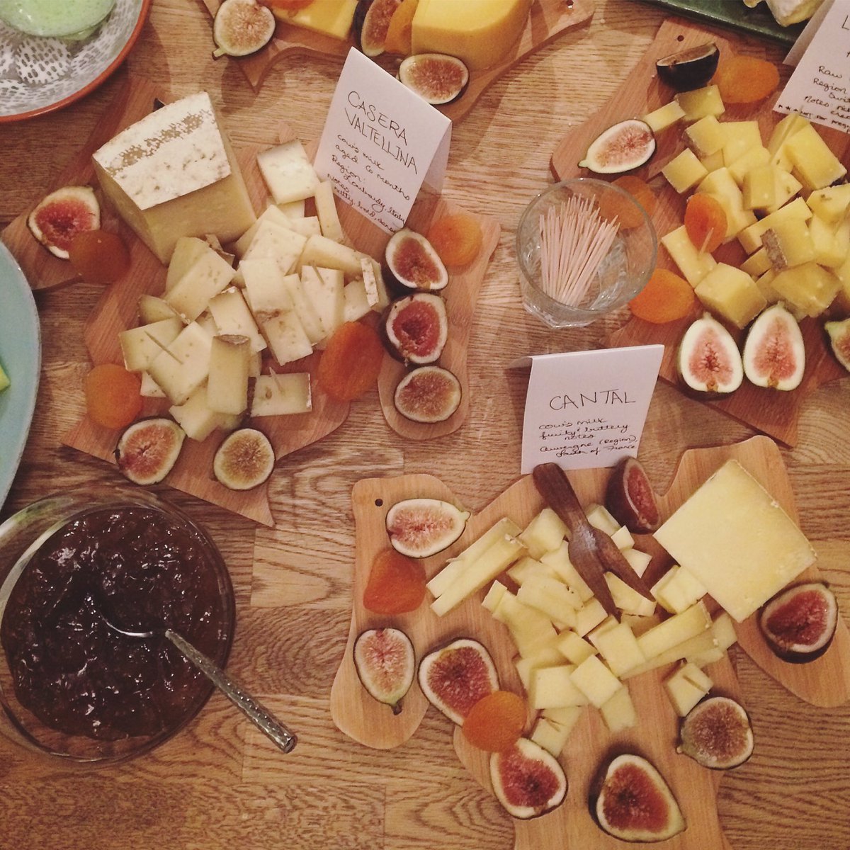 Dog_Matchmaker's tweet photo. Doggy-shaped cheese platters for my dinner party: mission accomplished. https://t.co/PZulY13B8i