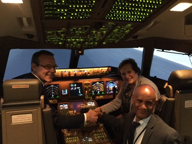 HMASusanna's tweet photo. "Captain" Simon McDonald lands Boeing 777 @ "LHR" courtesy of Ethiopian Airlines #ethiopianairlines flight simulator https://t.co/JgGnjk6IWY