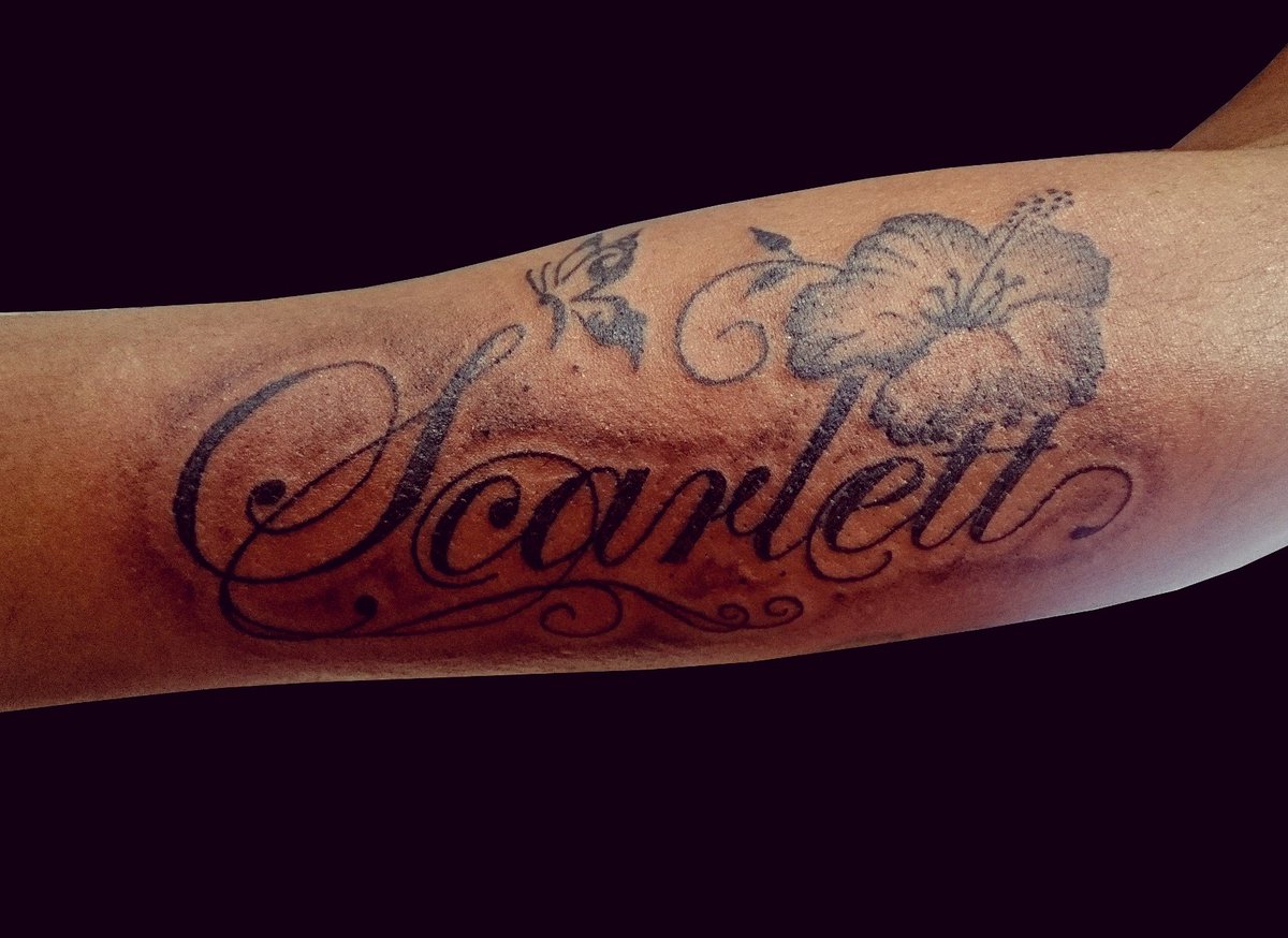 X 上的 Eva Díez Tattoo:「Scarlett #tattoo #art #inked #butterfly #scarlett #tattooname #TattooStudio #TattooFixers #blackink https://t.co/NDVt6EuKAn」 / X