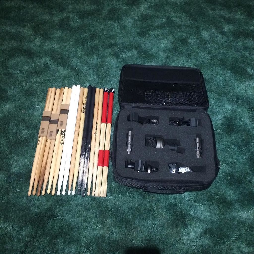 TheMikeBal's tweet photo. Getting the important stuff packed first. #10upsummit #summitrumours https://t.co/Z1VBgjgJxS https://t.co/PXKSwhkgC3
