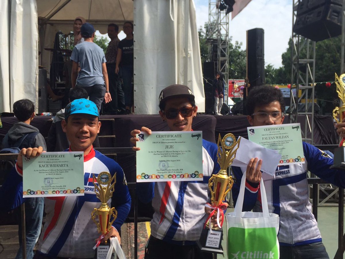 JNE_ID's tweet photo. Selamat kepada rekan2 #JNEWMS (juara 1.Jeje 2. Fauzan 3. Kevin) pada perlombaan Sparctix 7th 2016 Alleycat Race https://t.co/10nNPJZUQm
