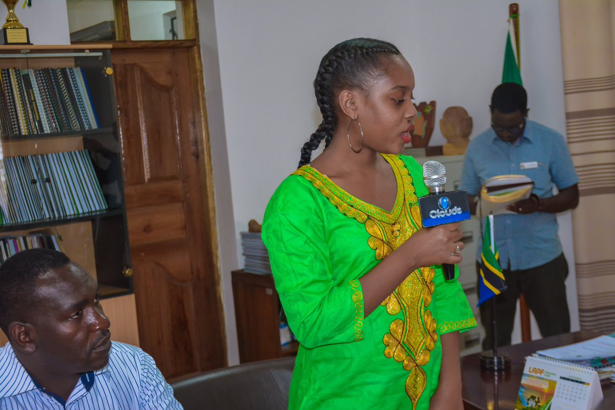 jokateM's tweet photo. Ofisini kwa Mkuu wa Mkoa- Kagera kukabidhi msaada kwa waathirika wa tetemeko la ardhi kwa hisani ya @GSMFoundationTz https://t.co/k3lMcGO5aK