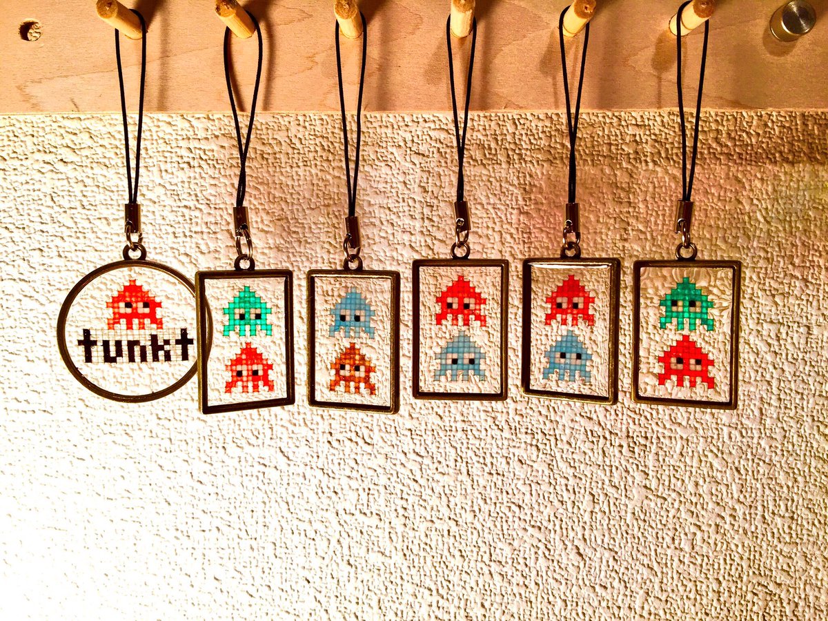 Sasuke Twitterren 皆さんに無事届いたようなので 網戸ットとレジンを使ってイカベーダーのキーホルダーを作成しました 8bit Shugei スプラトゥーン 網戸ット