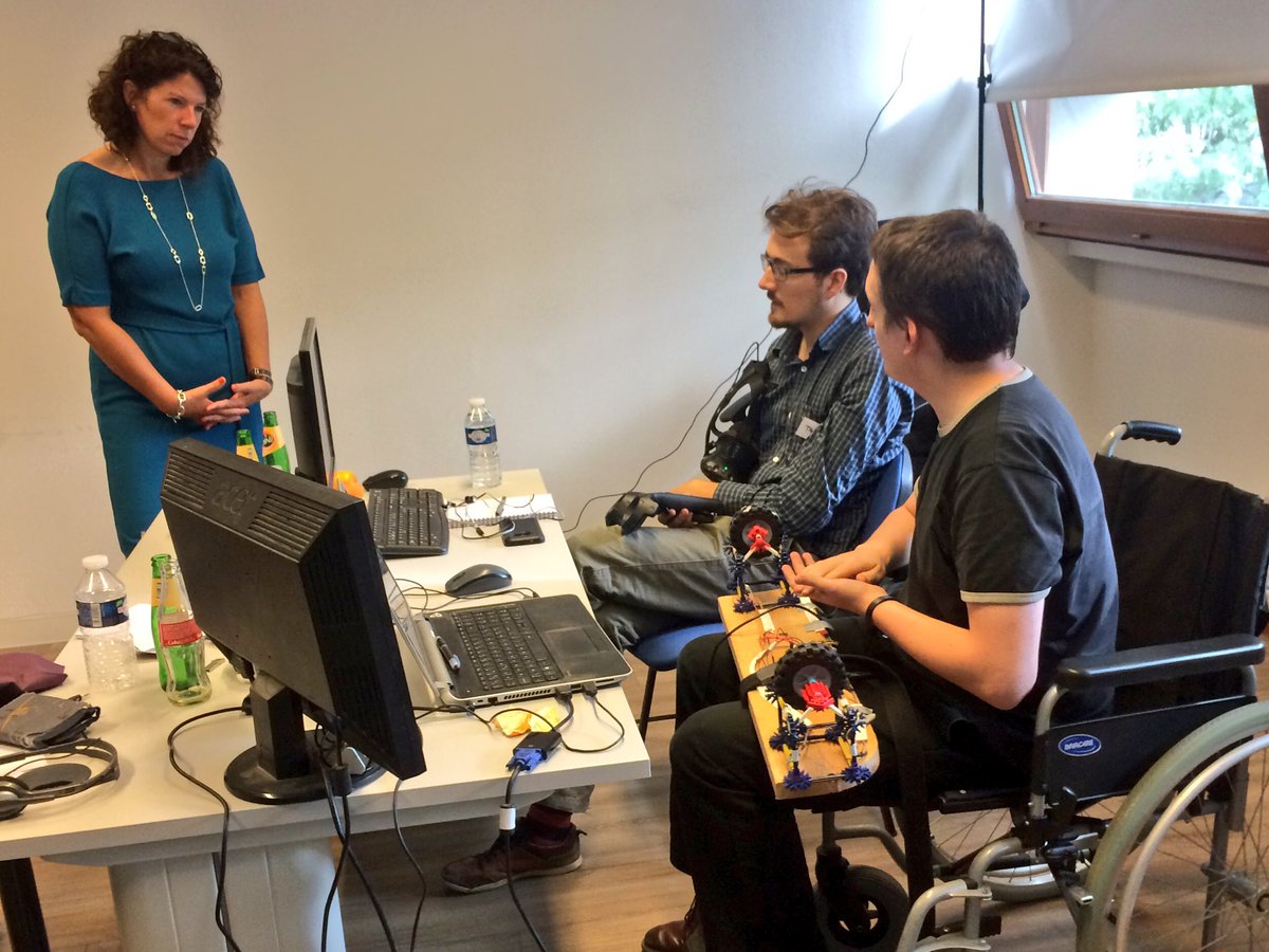 molengeek's tweet photo. Rencontre entre @BiancaDebaets et les équipes de #mobigeek @SmartCityBru https://t.co/XV6nJljRcw