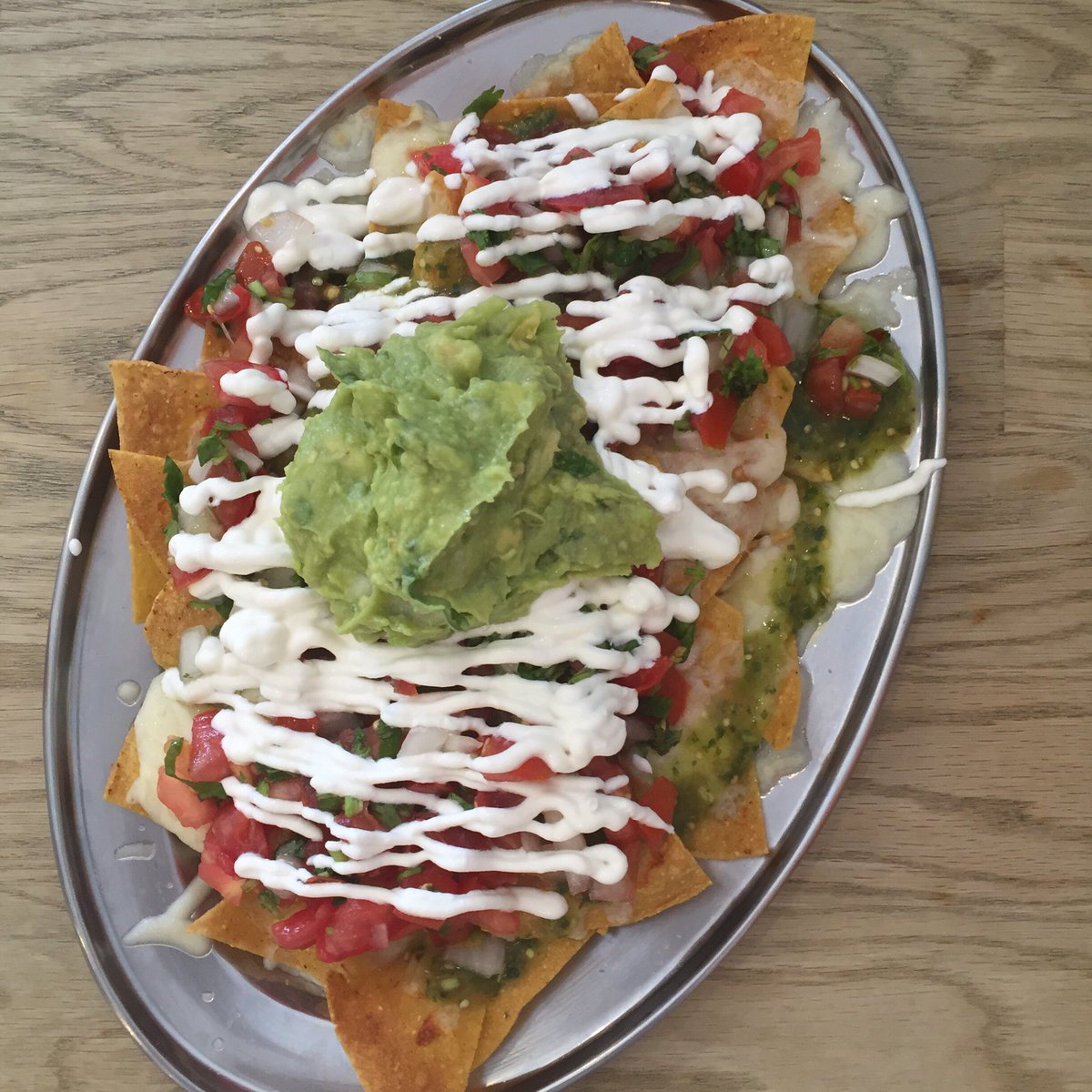 Estos sí que son unos #Nachos con FUNDAMENTO @hombresmexican Best Nachos in London #mexicanFood #MexicanKitchen