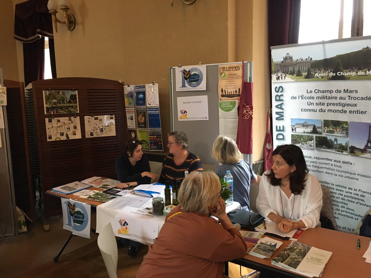mon15e's tweet photo. Jusqu'à 18h les associations de #Paris15 vous attendent à la @mairie15 https://t.co/o3WrtTJNqh