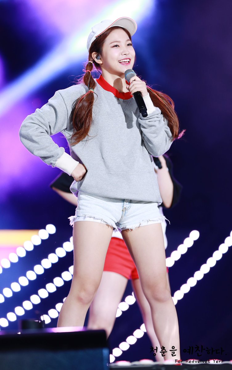 Yeri_S2_'s tweet photo. 또 너만 보면 시작되는 바보 같은 춤

#RedVelvet #Yeri #레드벨벳 #예리 #김예림 #dumbdumb #덤덤 https://t.co/7qsdwHXxjL