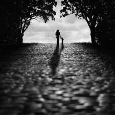 تذكر أن اليوم هو الغد الذي كنت قلقاً عليه بالامس ، لا تقلق فالقلق لا يمنع ألم الغد ، ولكنه بالتأكيد يسرق متعة اليوم