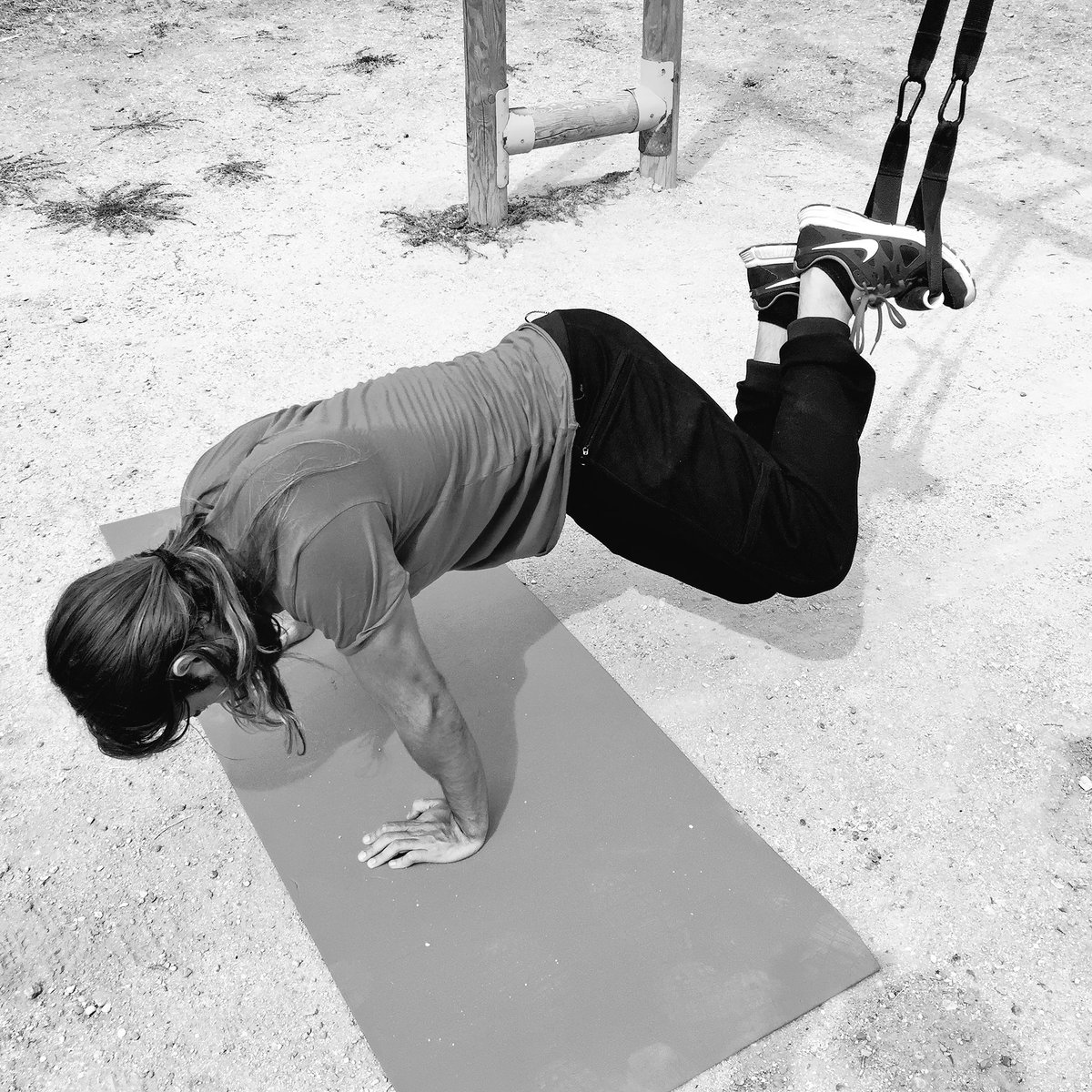 iDavidArroyo's tweet photo. Trabajo de abdomen con TRX esta mañana con @Dangelomusica @Kamphio no paramos 💪🏽 https://t.co/HvbH3grckk