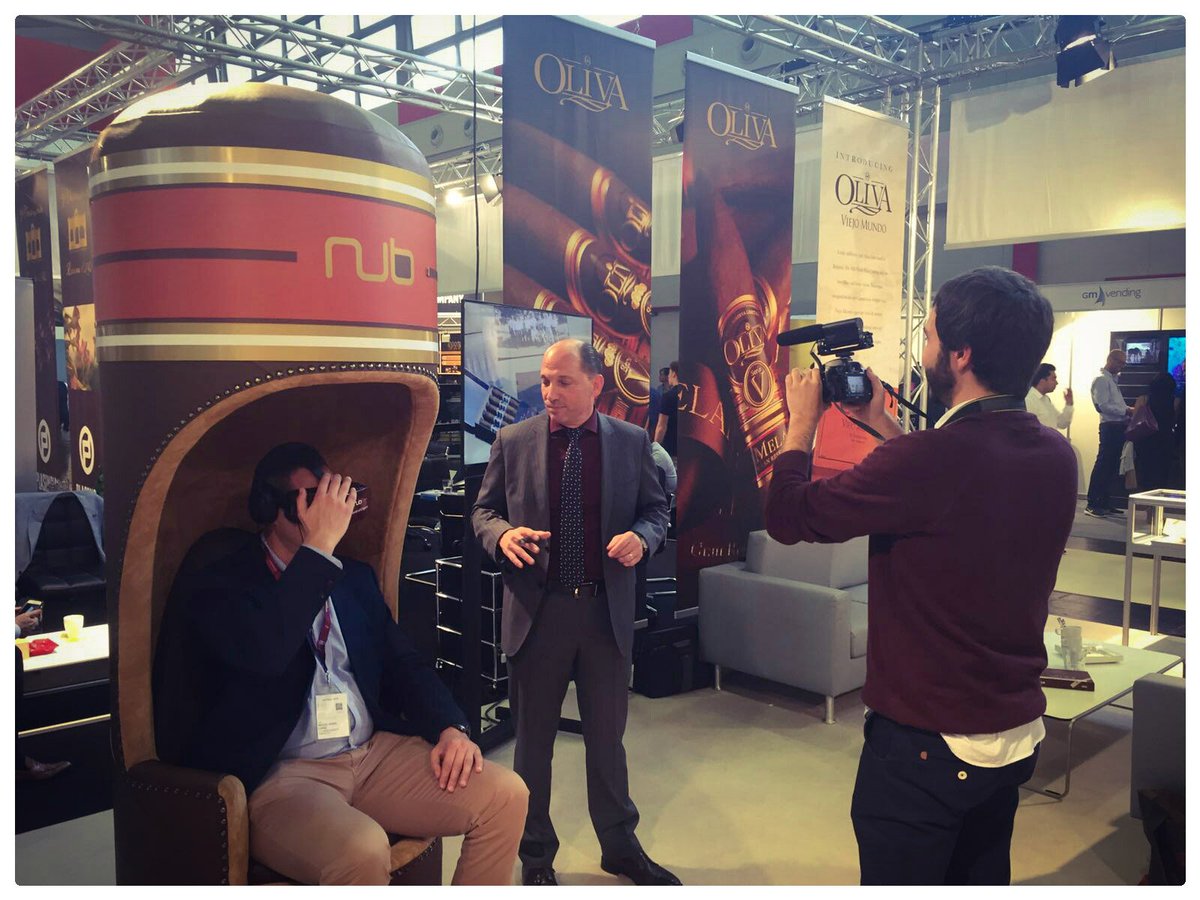 CortesFred's tweet photo. Thanks to the people from #ElFumador for the interview & of course enjoying our #VR experience! #intertabac2016 https://t.co/apOeQJrnZX