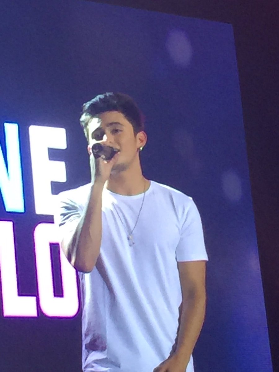 James singing Randomantic!

#JaDineLoveInCebuSOLDOUT