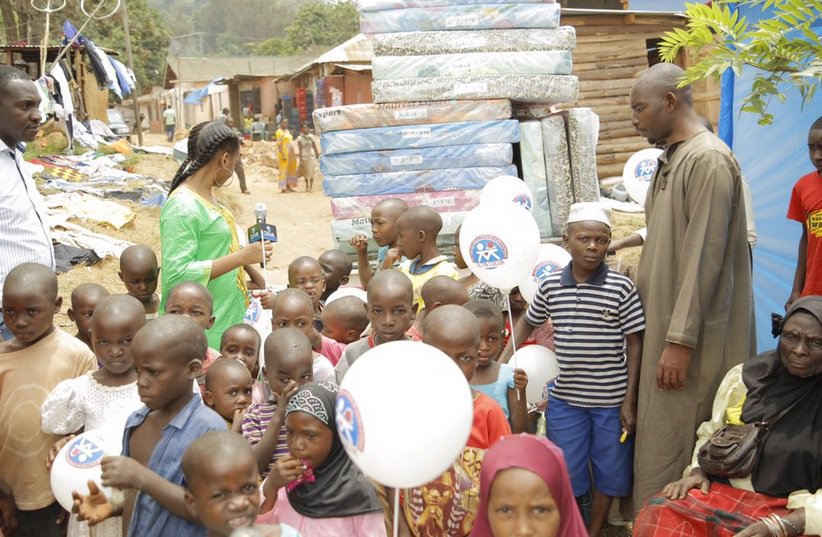MwananchiNews's tweet photo. @jokateM kushirikiana @GSMFoundationTz watoa na kutembelea eneo wanapopokea misaada ya waathirika wa tetemeko Bukoba https://t.co/YRZqlNT4mZ