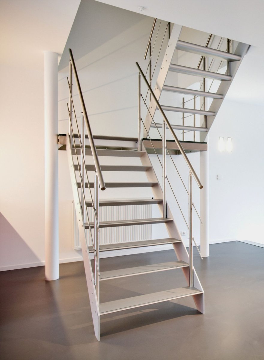 Trappenshowroom's tweet photo. Allstairs aluminium trappen #concorde #design https://t.co/9IeTs1x1wj