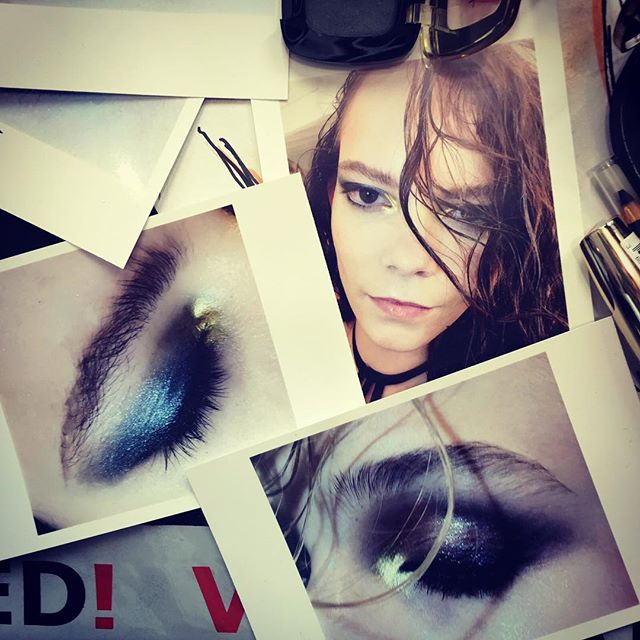 TeleFashion's tweet image. Backstage beauty at @julienmacdonald A smokey eye and lashings of body oil #sequinmafia… instagram.com/p/BKdTjZWAfZc/…