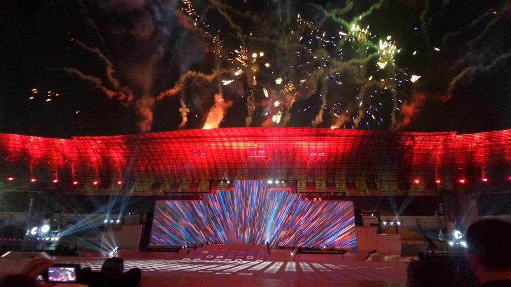 Sport_MNCTV's tweet photo. Kemeriahan #OpeningCeremonyPON2016 dibuka oleh pertunjukan kembang api yang keren abis!! https://t.co/AJd6fkuZGf