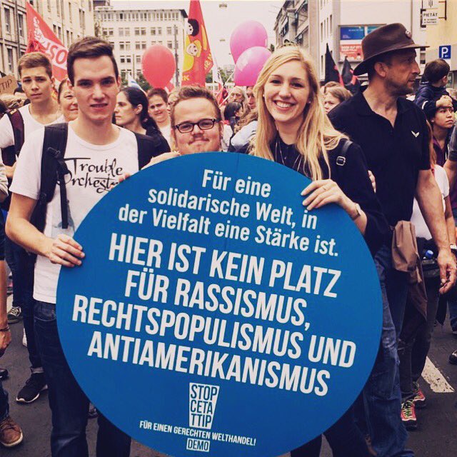 JWerthwein's tweet photo. Im Jugendblock der #StopCetaTTIP Demonstration in #Frankfurt mit der @GJ_RLP https://t.co/iZt5gdZFRz