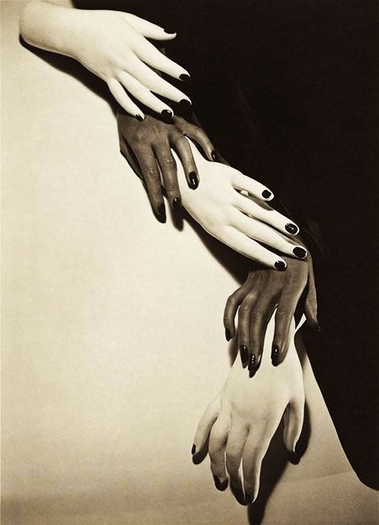 Fadhlaoui2's tweet photo. #mains #patrimoine mains peintes pr #Picasso  #photo #man_ray https://t.co/nch9hnb4ow