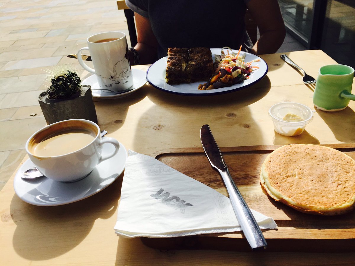tqeventsbelfast's tweet photo. Enjoying lunch #visitjack #eastside @EastSideArtsBel @EastSidePship https://t.co/AImFIlBBNk
