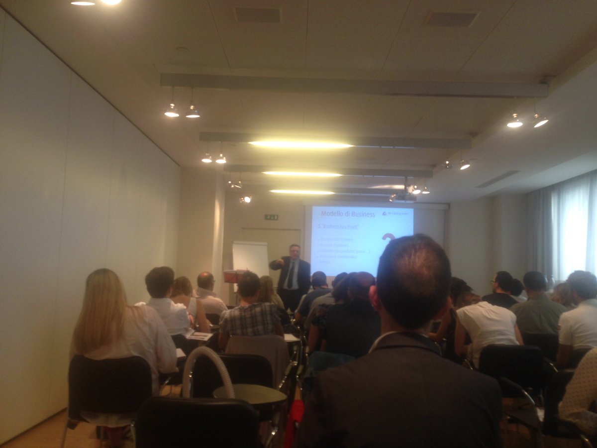 NadiaToppino's tweet photo. #carpedream con @Impresaincorso e #fdtrainingteam a #Milano #HubHotel con #imprenditori e #startup #sognodimpresa https://t.co/q6VSilsnXz
