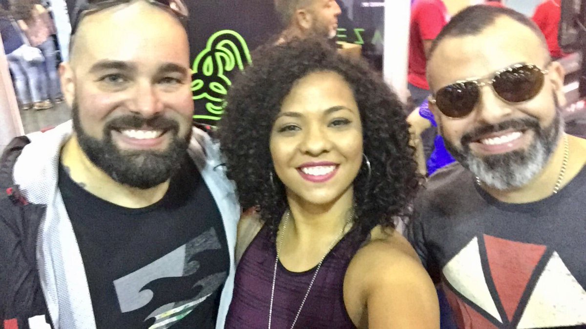 ZuNebula_'s tweet photo. Con los mejores 🙌🏾 @ElGiga947 @HamboPR en el #VloginFest https://t.co/yU7FV7qZAN