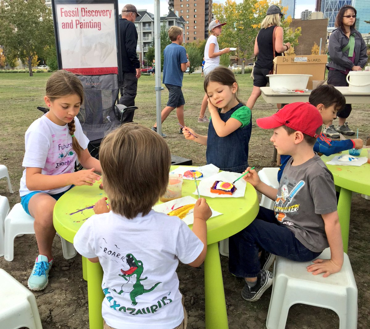 jr_reporteryyc's tweet photo. Find a #fossil, paint a fossil &amp; don't forget to ROAR! @fortcalgary #Beakerhead #paleontology #education #yycevents https://t.co/xmmgtV98pU