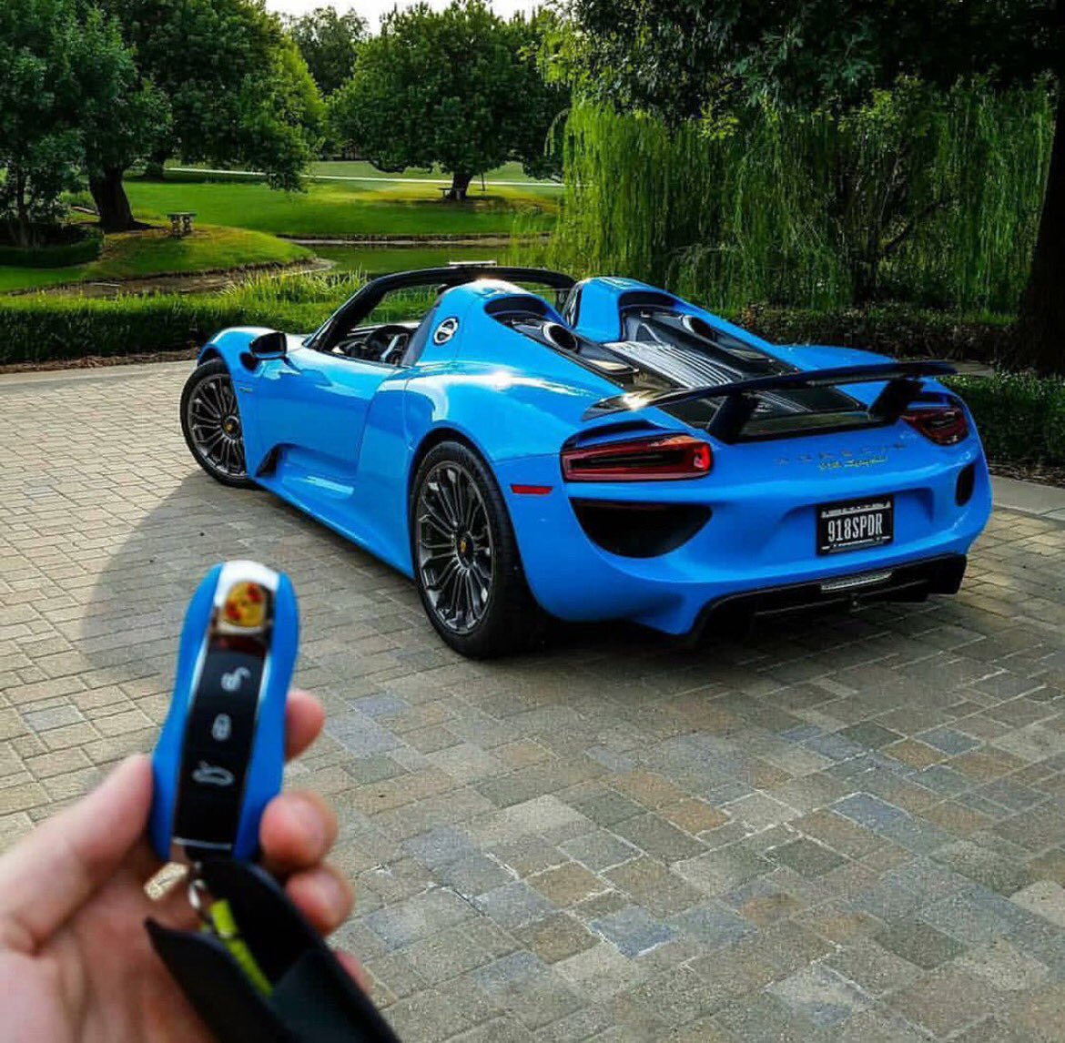 NextLevelLux's tweet image. Porsche's 🙊