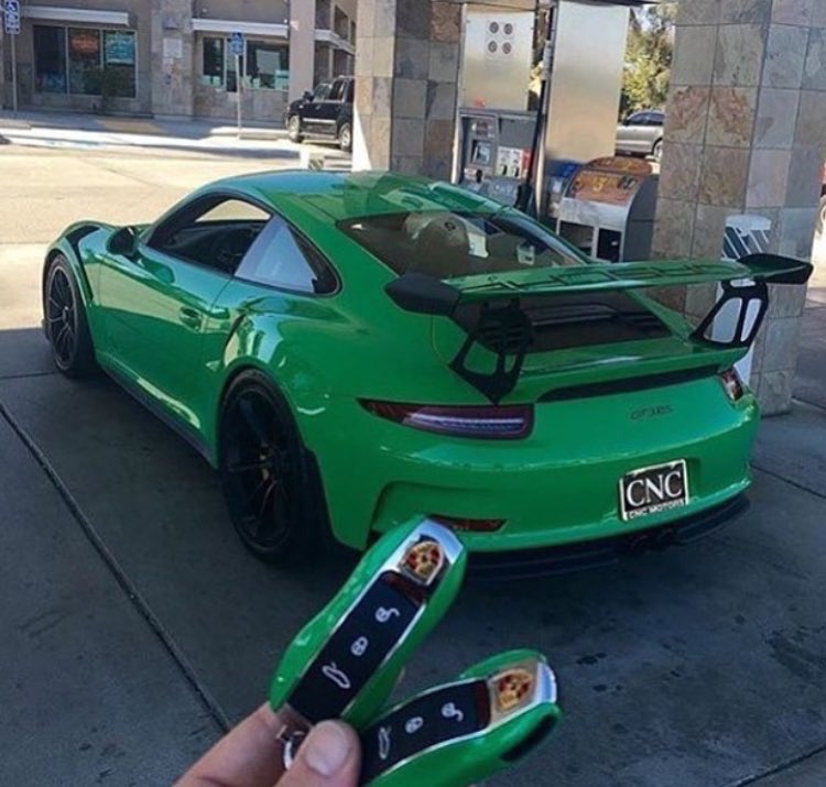 NextLevelLux's tweet image. Porsche's 🙊