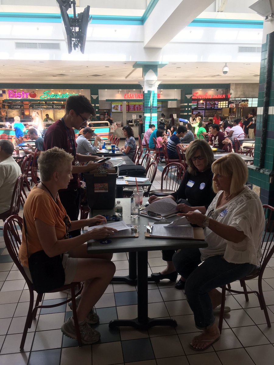 AnnieSnyder16's tweet photo. Weekend of Action at the Oxford Valley Mall. #ProudToBePA https://t.co/h2uWB8ULQs