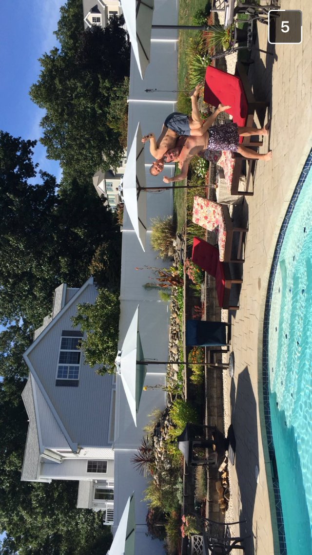 Pabbi minn og pabbi bestu vinkonu minnar eru saman í Boston án okkar💔💔