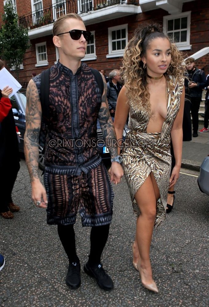 rixtonsourcecom's tweet image. Another Pics of Lewi and Ella arrives at the Julien Macdonald show at the Seymour Leisure Centre