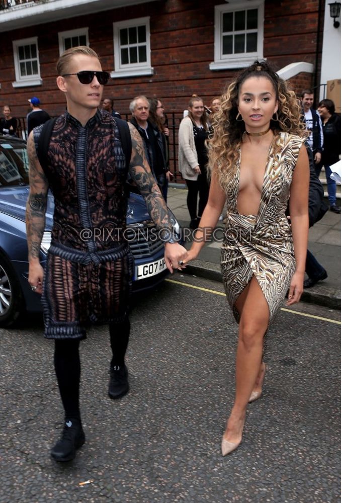 rixtonsourcecom's tweet image. Another Pics of Lewi and Ella arrives at the Julien Macdonald show at the Seymour Leisure Centre