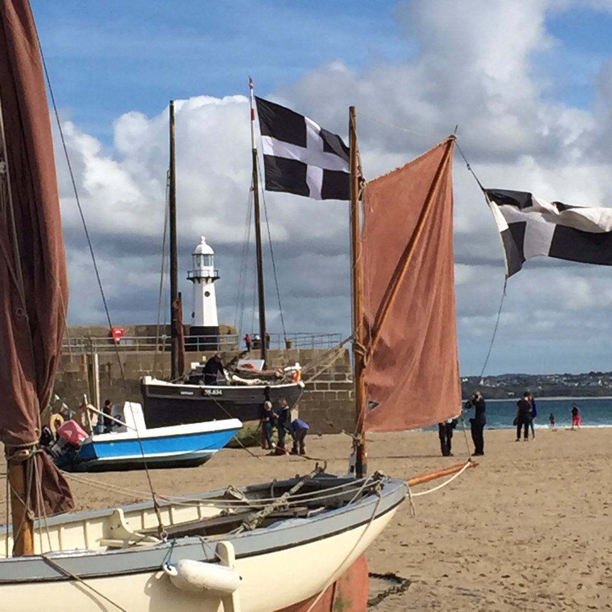 StIvesJumbo's tweet photo. Lovely afternoon in St Ives Harbour https://t.co/pYzfiLPSxL