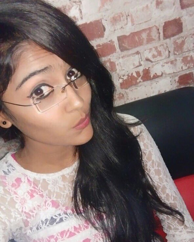khuc_patel's tweet photo. Twii says  what's happening bt der no thing to happened haha 😜 #pouty #girl #😜 #😍 https://t.co/DwAlWz28DG
