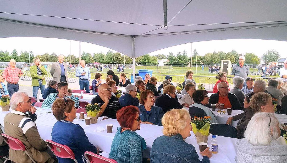 Belle foule au déj. du maire de <a href="/VilleVarennes/">Ville de Varennes</a>, <a href="/MartinDamphouss/">Martin Damphousse</a>, où il est question de la ZIP Contrecoeur-Varennes.