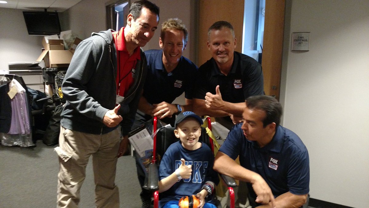 Danthefan22's tweet photo. My new best friend visiting @zMAXDragway #prayersforhowell https://t.co/GOAYhfeK98