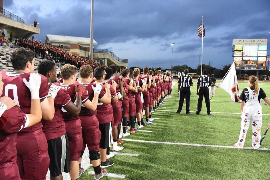 CyWoodsFB212's tweet photo. Game tonight is at 6pm at CFFCU Stadium! #WrangletheRams #CorrectTime https://t.co/hDkEPWwtih