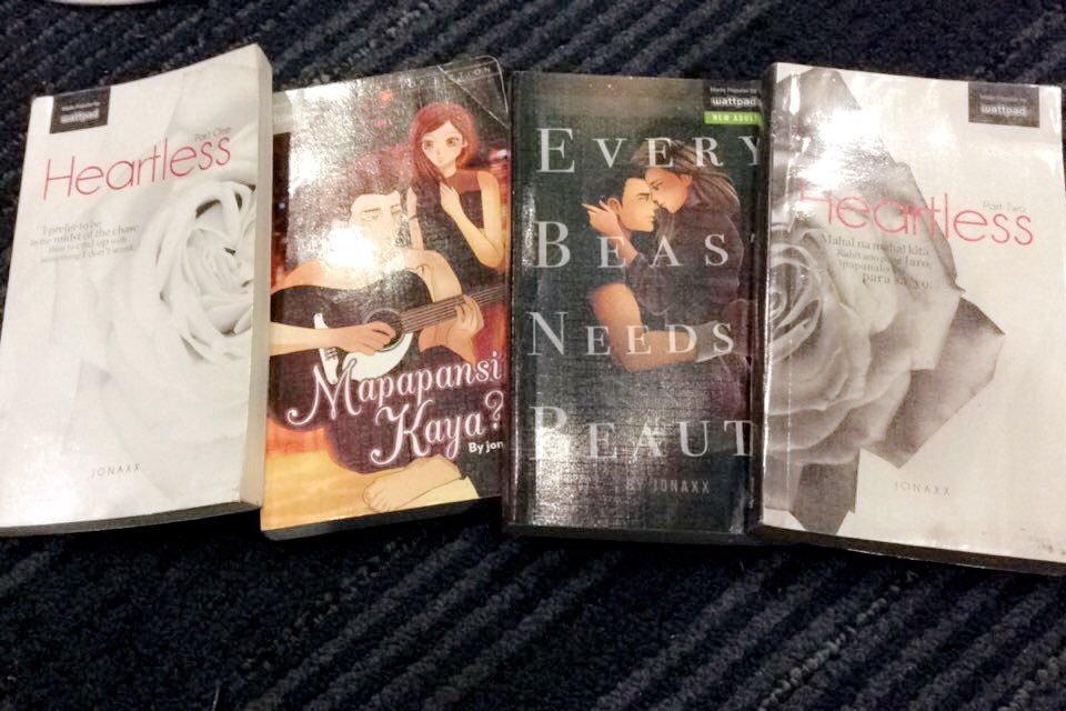 bunsonijonaxx's tweet photo. Kumpleto na ba ang libro niyo?
#JonaxxAtMIBF2016 #JonaxxStoriesLovers #EBNABBookLaunch https://t.co/no2mJFJXwv