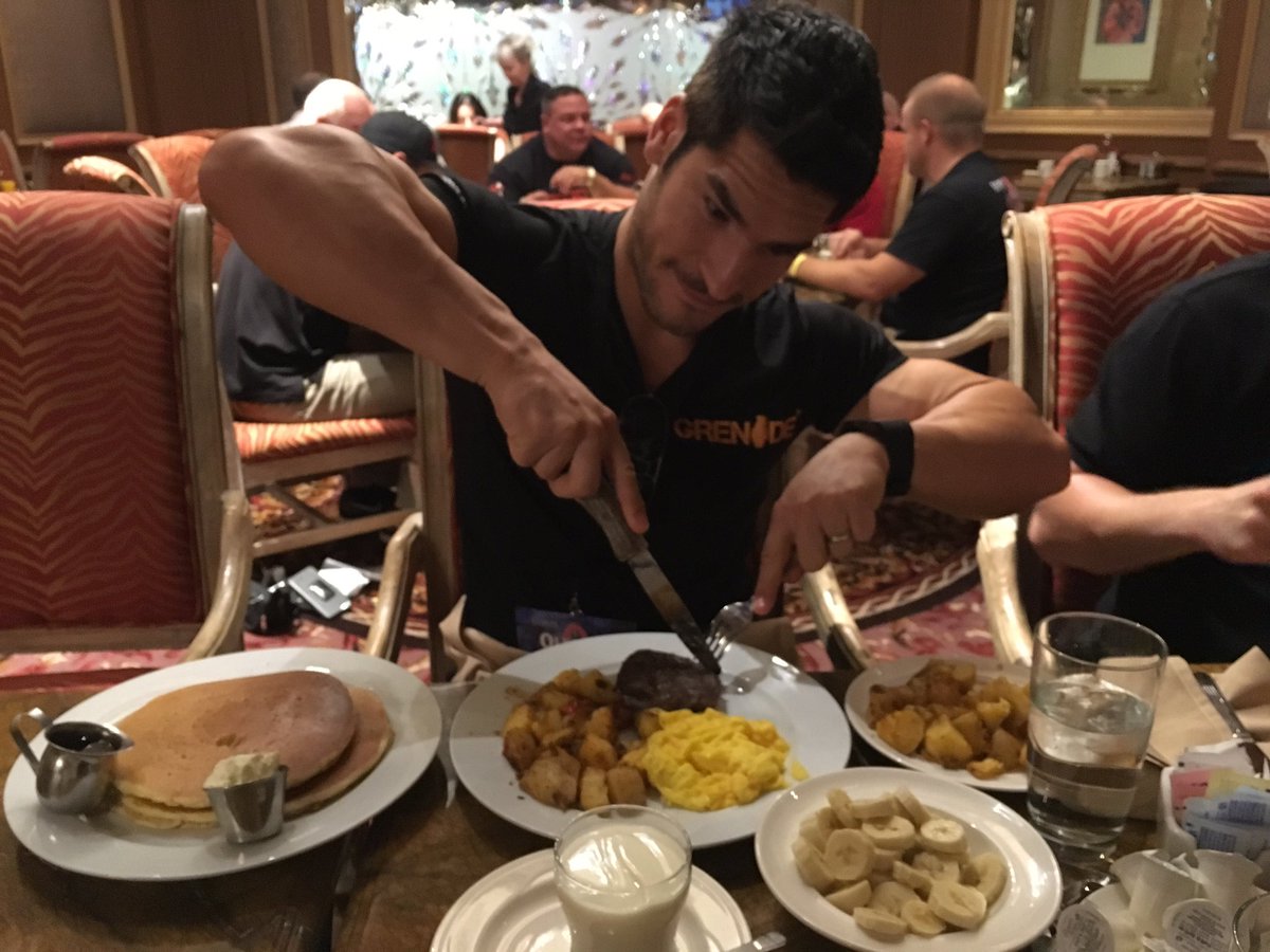 tjmurphy21's tweet photo. Just a light breakfast for Jamie! https://t.co/fFV7m2KR3D