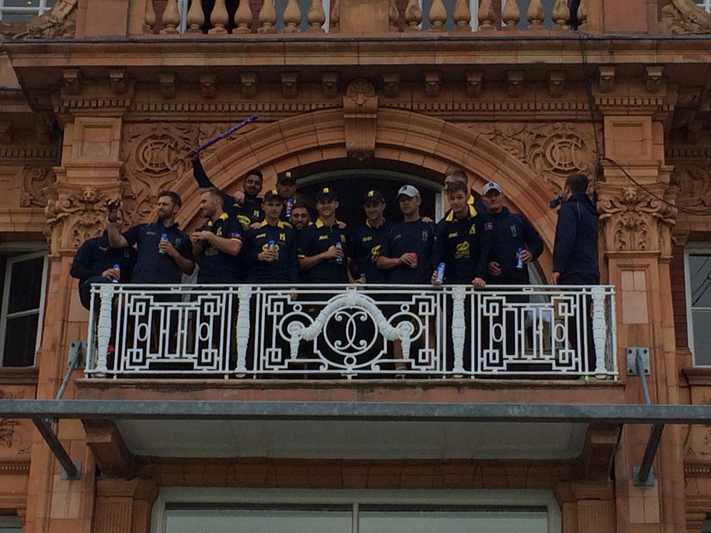 Royal London Cup winners <a href="/WarwickshireCCC/">Bears</a> getting ready to receive the trophy. <a href="/bbcwm/">BBC Birmingham & Black Country</a> <a href="/BBCcovsport/">BBCCovSport</a>