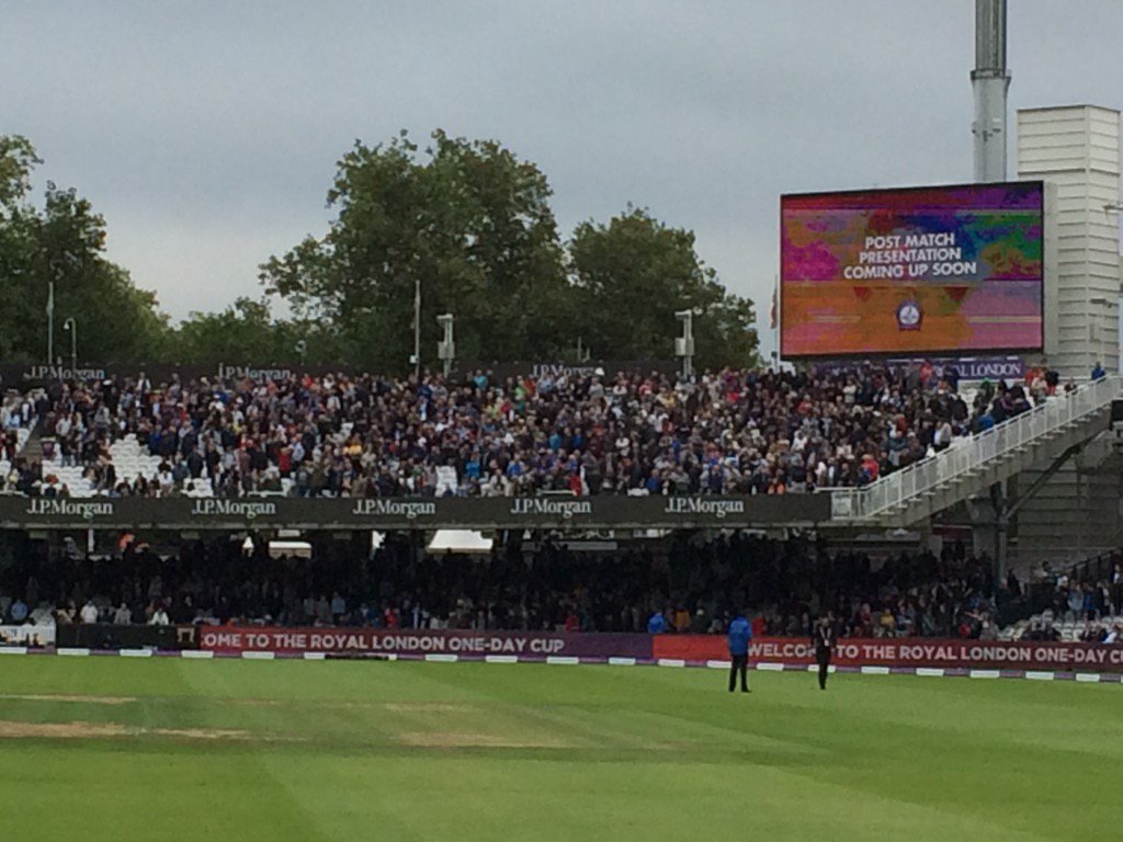 Many <a href="/WarwickshireCCC/">Bears</a> supporters staying on at Lord's for the presentation.