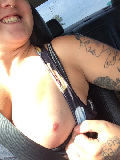 Tit's flash in car !! 😘👌🏻 good morning 😘😘😘 https://t.co/mem5GBRdse